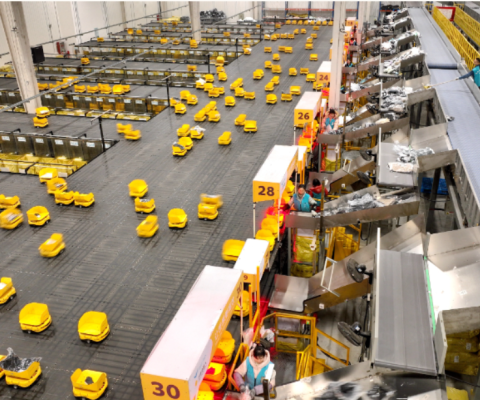 China's logistics industry grows 5.8% in first half of year