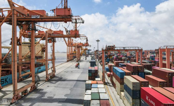 Enterprises cooperate to provide full logistics services